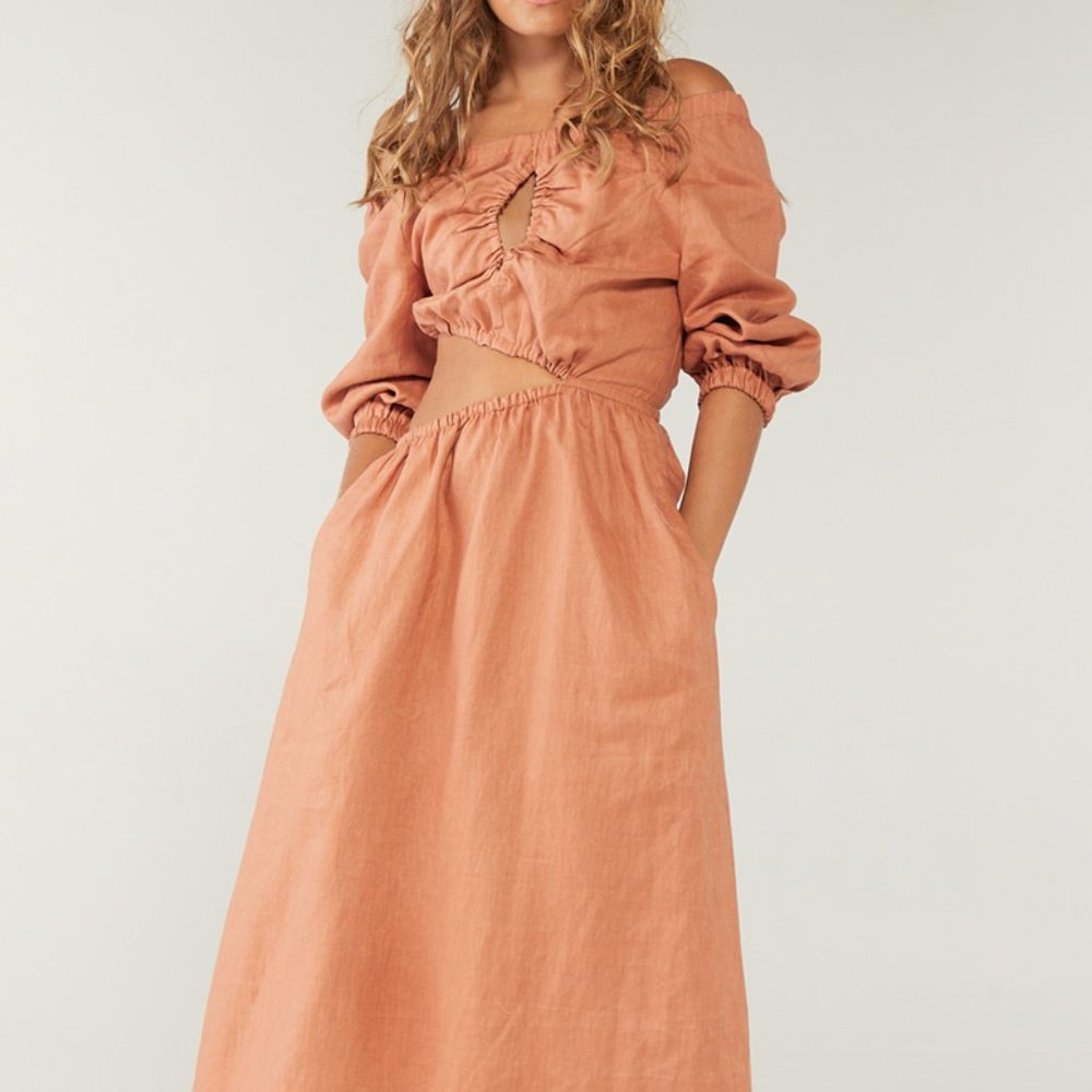 Elegant Off-Shoulder Midi Dress in Peach